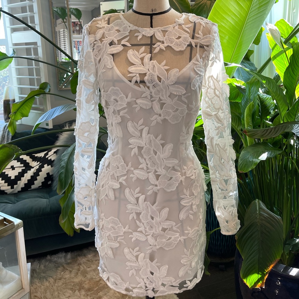 <<White•Lace•Cocktail•Dress>>